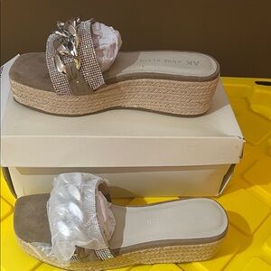 Anne Klein Nomad Rhinestone Silver Buckle Sandals Sz 7 1/2 NEW